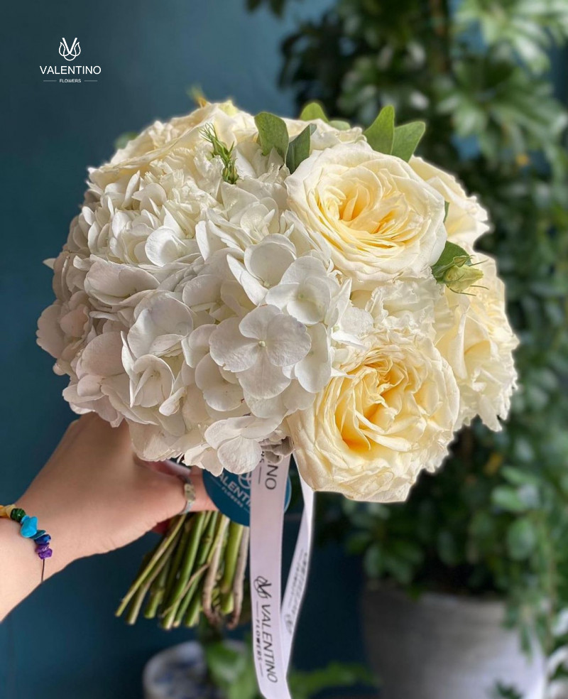 White bridal bouquet