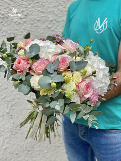 Bouquet of hydrangea & eustoma
