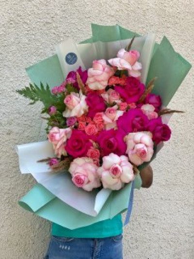Bouquet of roses & bush roses
