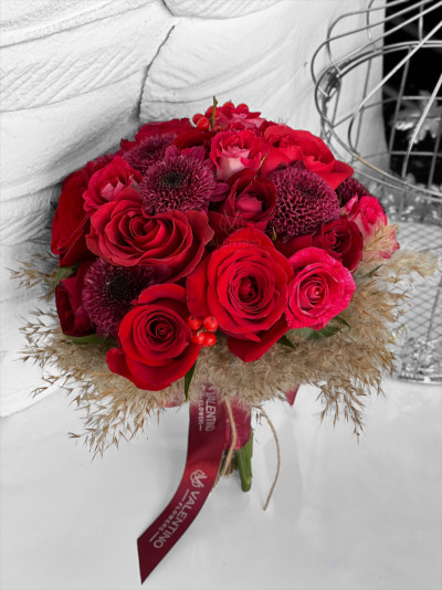 Красная свадебная роза