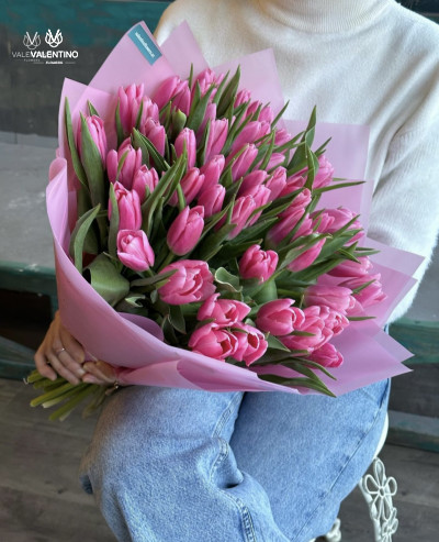 дорогі рожеві тюльпани
