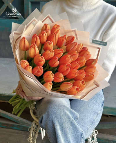 Прекрасные оранжевые тюльпаны